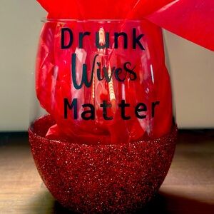 Custom wine glasses! Personalize, gifts, bridal showers, birthday party’s, etc.